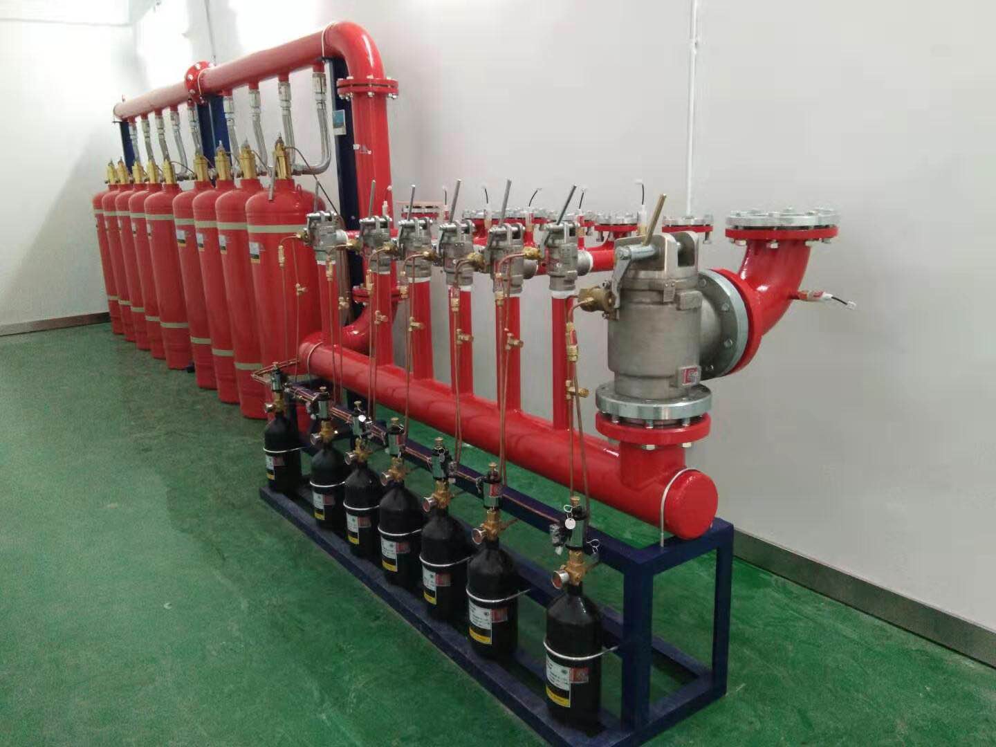氣體滅火瓶儲存間能走水管嗎?